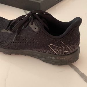 New Balance Men’s Size 8 Tennis shoe